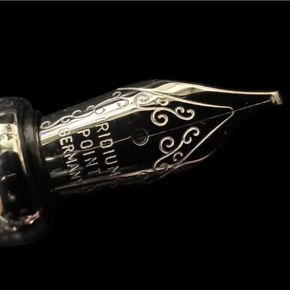 Elegant Waterford Cobalt Blue Fountain Pen - Lacquer Finish - M Nib - Picture 3 of 3